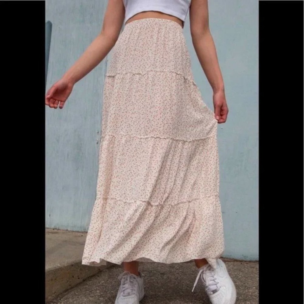 Brandy Melville IZZY FLORAL SKIRT